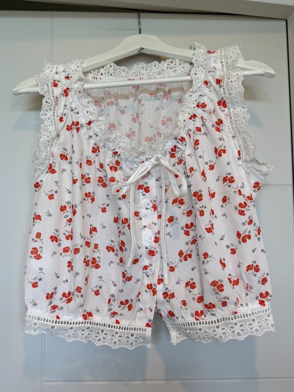 New White & Red Floral and Lace tank top size M